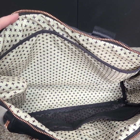 Petunia Pickle Bottom Baby Bag Black and Cream Tote - Picture 4 of 16